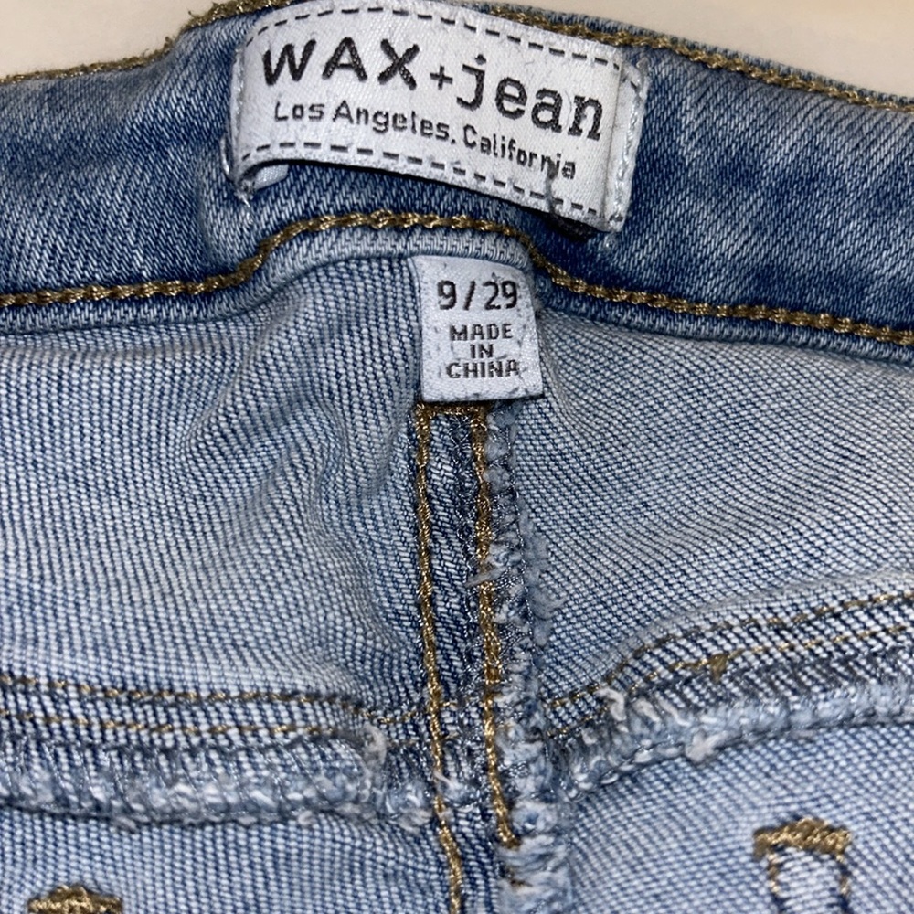 Wax Jean Women's Juniors Classic High Rise Capri Jeans (9 Light Denim) 25”inseam - Picture 3 of 7